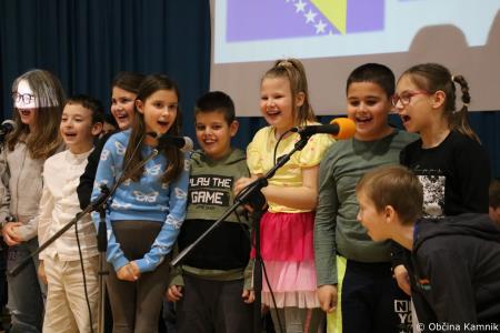 Otroci Osnovne šole Marije Vere Mi smo svet, mi smo otroci (60)